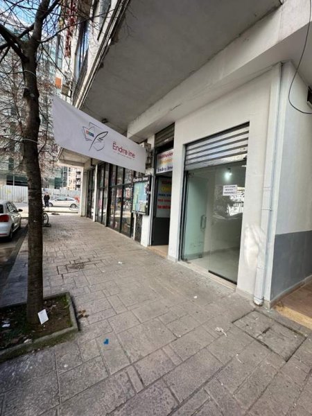 Tirane, jepet me qera dyqan Kati 0, 40 m² 23.000 Leke (Rr tre deshmoret)