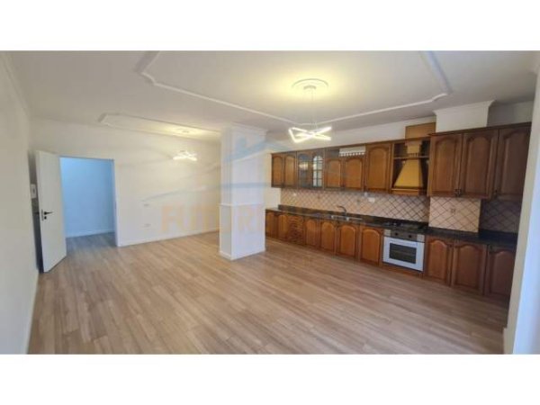 Tirane, shitet apartament 2+1+BLK Kati 3, 101 m² 135.000 Euro (DOM BOSCO)