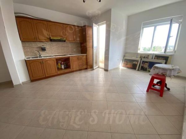 Durres, jepet me qera apartament 2+1+A+BLK Kati 5, 100 m² 180 Euro (Rrota Kuqe, Plazh Durres)