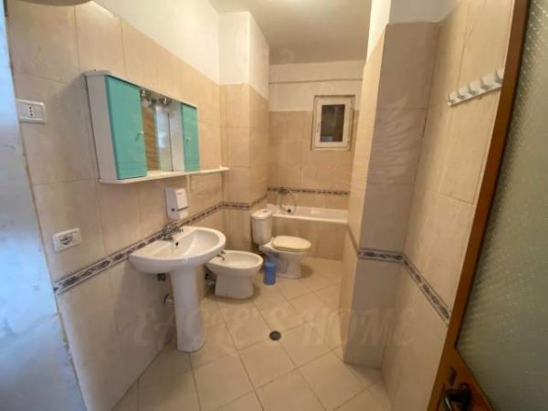 Durres, jepet me qera apartament 2+1+A+BLK Kati 5, 100 m² 180 Euro (Rrota Kuqe, Plazh Durres)