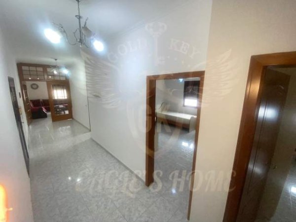 Durres, jepet me qera apartament 2+1+A+BLK 120 m² 270 Euro (QENDER)