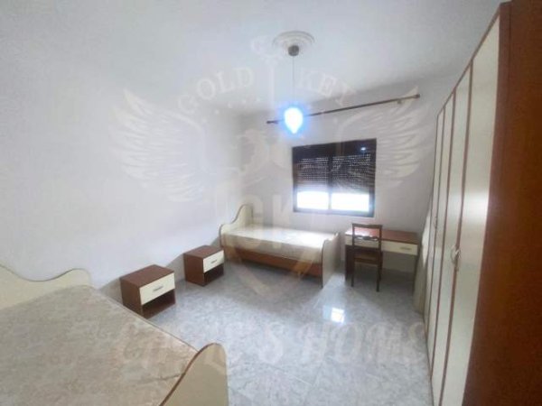 Durres, jepet me qera apartament 2+1+A+BLK 120 m² 270 Euro (QENDER)