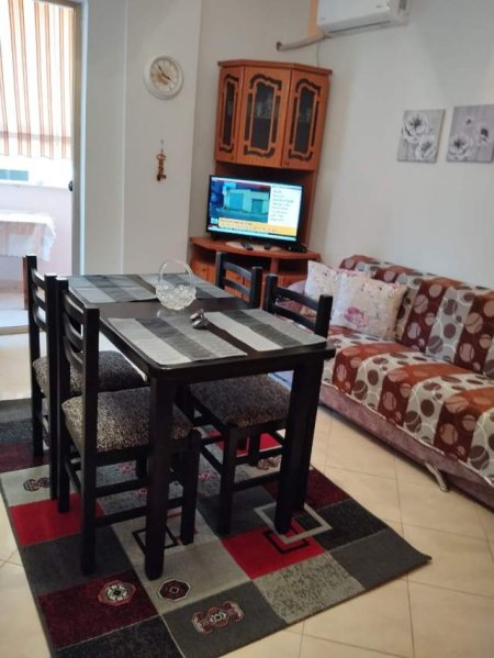 Durres, jepet me qera apartament Kati 3, 65 m² 50 Euro (Rruga e plazhit, Golem)