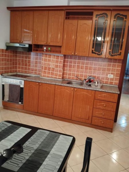 Durres, jepet me qera apartament Kati 3, 65 m² 50 Euro (Rruga e plazhit, Golem)