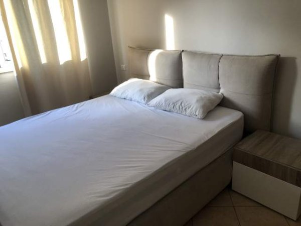 Tirane, jepet me qera apartament 2+1+A+BLK Kati 2, 90 m² 40.000 Leke (Tek 2 rotondat)