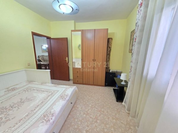 Tirane, jepet me qera apartament 2+1 Kati 1, 90 m² 500 € (Viva Market, pallatet e arabit)
