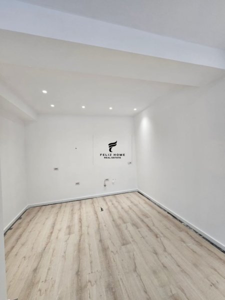 Tirane, jepet me qera zyre Kati 4, 85 m² 500 € (RRUGA DIBRES)