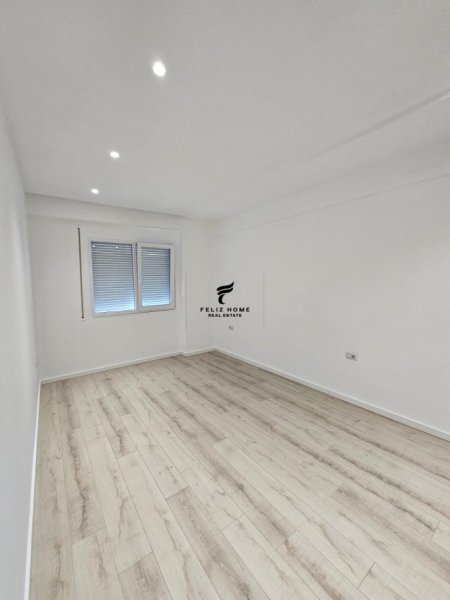 Tirane, jepet me qera zyre Kati 4, 85 m² 500 € (RRUGA DIBRES)