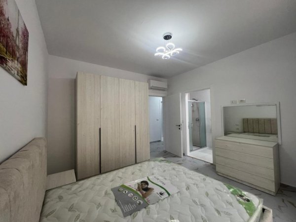 Tirane, jepet me qera apartament 2+1+Ballkon Kati 1, 120 m² 750 € 