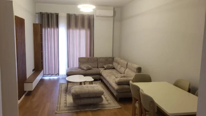 Tirane, jap me qera apartament 1+1+Ballkon Kati 1, 82 m² 500 € (Mikel Maruli)