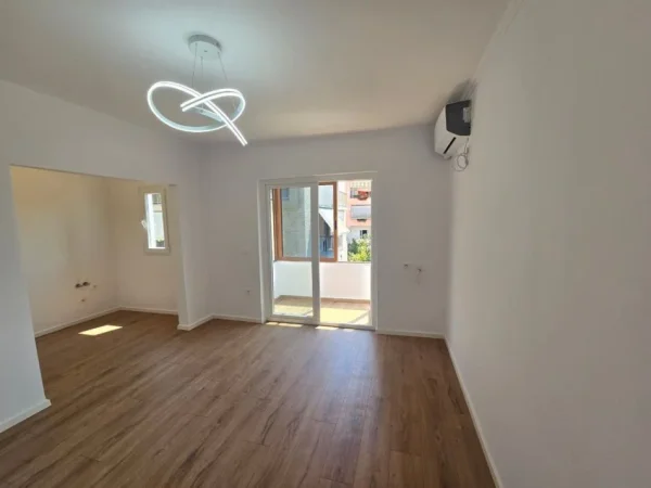 Tirane, shitet apartament 1+1+Ballkon Kati 3, 50 m² 