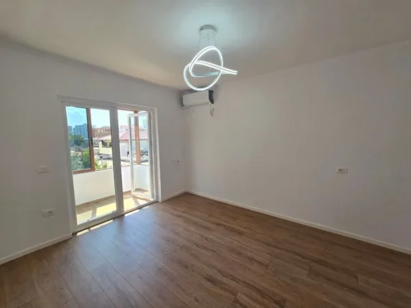 Tirane, shitet apartament 1+1+Ballkon Kati 3, 50 m² 