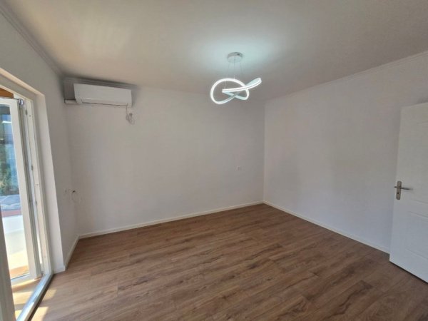 Tirane, shitet apartament 1+1+Ballkon Kati 3, 50 m² 