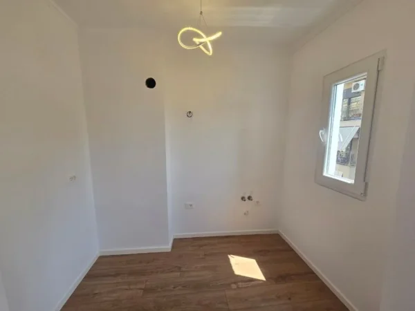 Tirane, shitet apartament 1+1+Ballkon Kati 3, 50 m² 