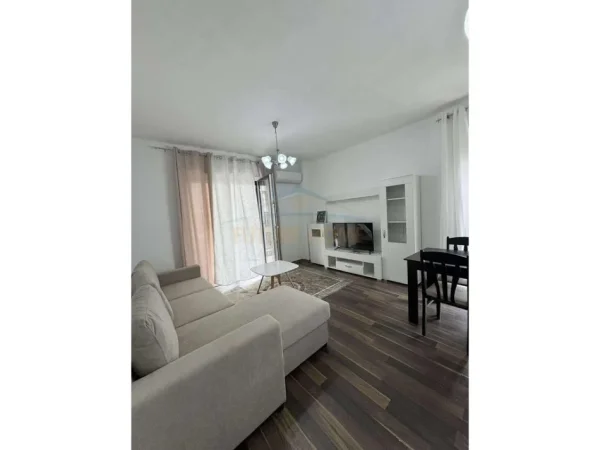 Tirane, jepet me qera apartament 2+1 Kati 3, 88 m² 500 € 