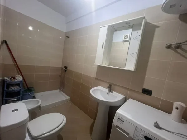 Tirane, shitet apartament 1+1+Aneks+Ballkon Kati 8, 77 m² 105.000 € (Unaza e Re)