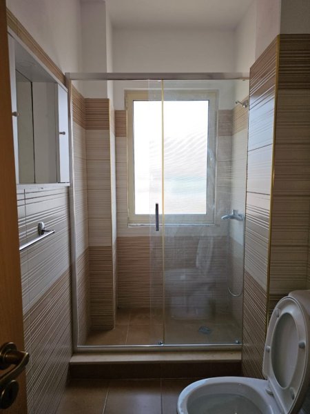 Tirane, jepet me qera apartament 1+1 Kati 2, 70 m² 300 € (Rruga e Dajtit, Fresku, ID: 530581007-55)