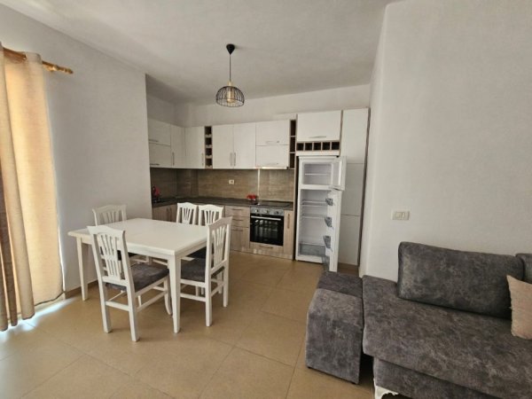 Tirane, jepet me qera apartament 1+1 Kati 2, 70 m² 300 € (Rruga e Dajtit, Fresku, ID: 530581007-55)