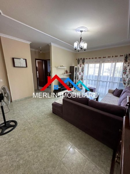 Tirane, jepet me qera apartament 2+1+Ballkon Kati 3, 80 m² 500 € (RRUGA ARTAN LENJA,ISH-FUSHA AVIACIONIT)