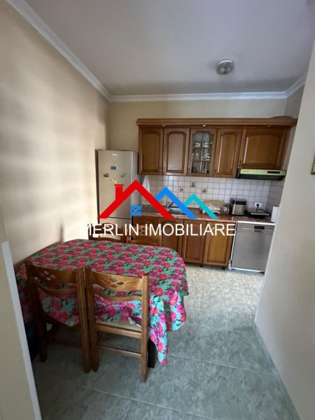 Tirane, jepet me qera apartament 2+1+Ballkon Kati 3, 80 m² 500 € (RRUGA ARTAN LENJA,ISH-FUSHA AVIACIONIT)