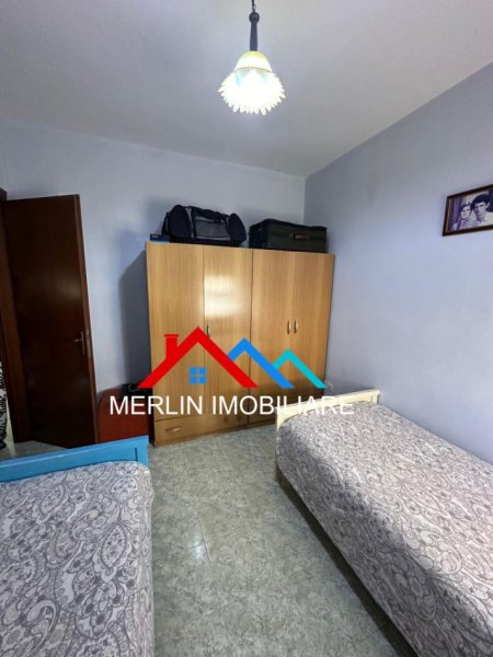 Tirane, jepet me qera apartament 2+1+Ballkon Kati 3, 80 m² 500 € (RRUGA ARTAN LENJA,ISH-FUSHA AVIACIONIT)