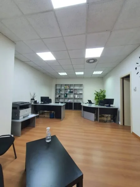 Tirane, shitet ambjent biznesi Kati 0, 40 m² 186.000 € (QENDRA TOPTAN)