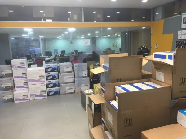 Tirane, jap me qera zyre Kati 0, 330 m² 2.970 € (Kopshti Botanik Rruga Rreli)