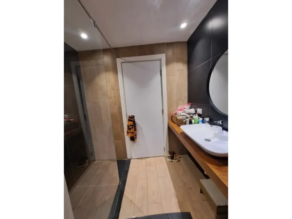 Tirane, jepet me qera apartament duplex 2+1 Kati 0, 125 m² 900 € 