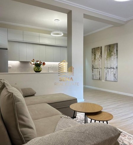 Tirane, jepet me qera apartament 1+1+Ballkon Kati 1, 57 m² 550 € (Rruga Xhanfize Keko)