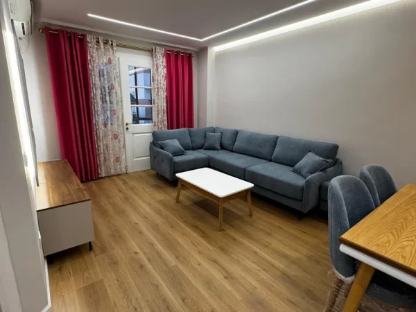 Tirane, shitet apartament 1+1+Ballkon Kati 2, 76 m² 140.000 € (Kodra e Diellit, prane Eleonores)