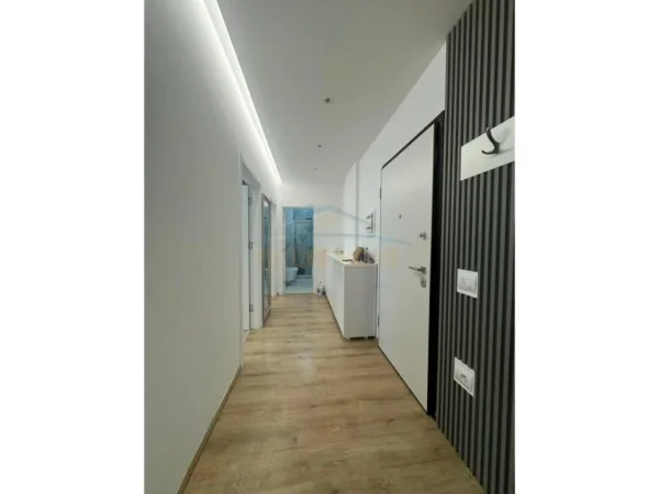 Tirane, jepet me qera apartament 2+1+Ballkon Kati 6, 80 m² 700 € (Don Bosko)