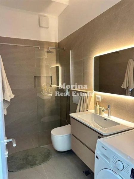 Tirane, jepet me qera apartament 1+1 Kati 1, 70 m² 550 € (Oxhaku)