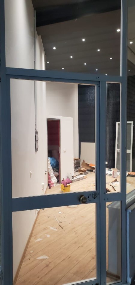Tirane, jepet me qera dyqan Kati 0, 30 m² 450 € 