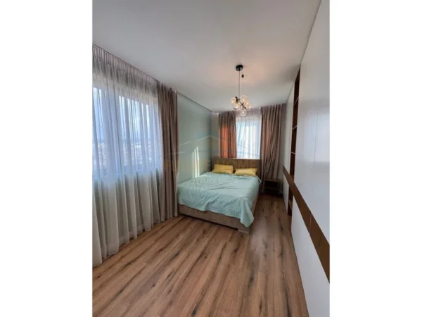 Tirane, jepet me qera apartament 3+1+Ballkon Kati 10, 125 m² 1.200 € 