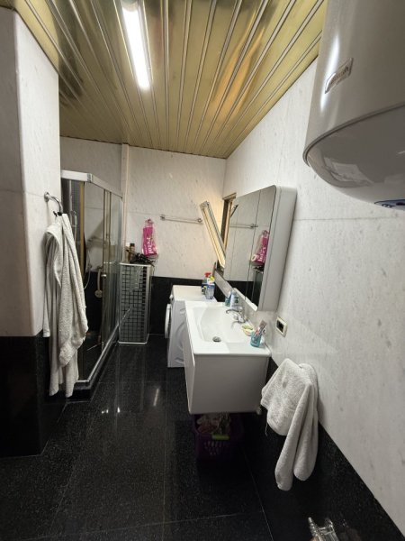 Tirane, jepet me qera apartament 2+1+Aneks+2Ballkone , 114 m² 1.000 € (Bulevardi Zogu I)
