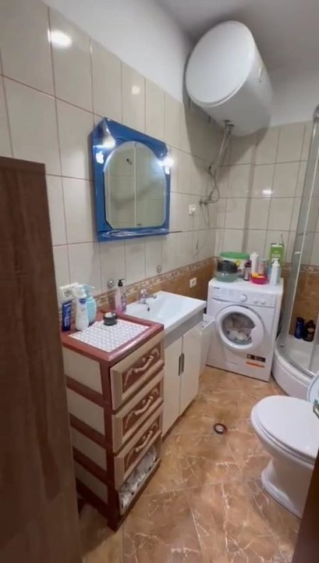 Tirane, jepet me qera apartament 1+1+Ballkon Kati 6, 56 m² 430 € (astir)