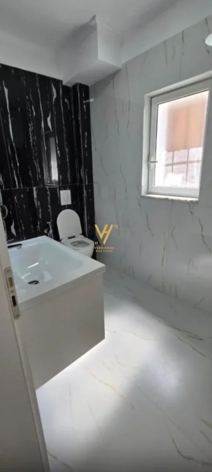 Tirane, shitet apartament 1+1+Ballkon Kati 2, 53 m² 110.000 € (RRUGA MUHAMET GJOLLESHA)