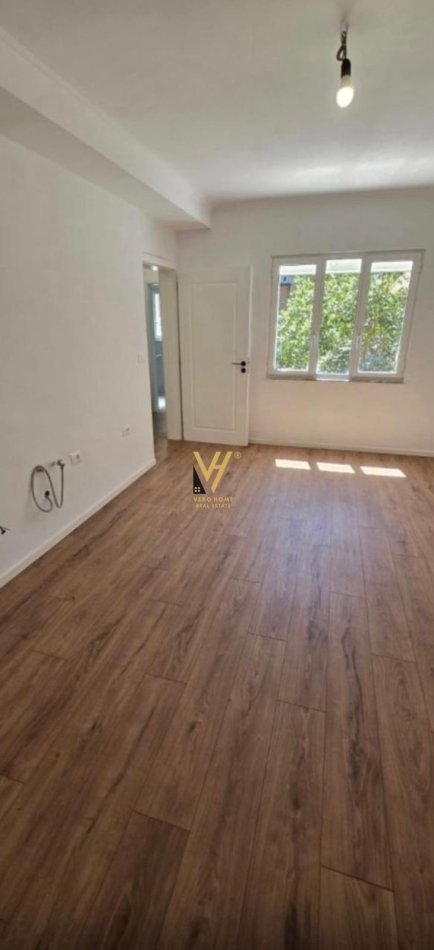 Tirane, shitet apartament 1+1+Ballkon Kati 2, 53 m² 110.000 € (RRUGA MUHAMET GJOLLESHA)