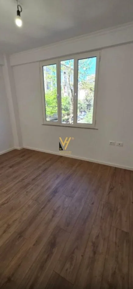 Tirane, shitet apartament 1+1+Ballkon Kati 2, 53 m² 110.000 € (RRUGA MUHAMET GJOLLESHA)