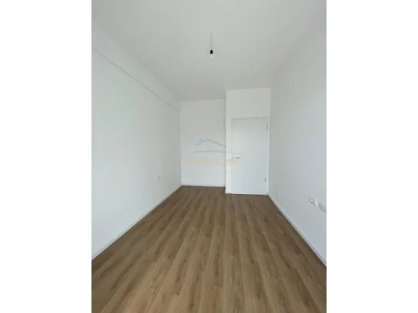 Tirane, shitet apartament 1+1 Kati 3, 59 m² 92.000 € (fresk)