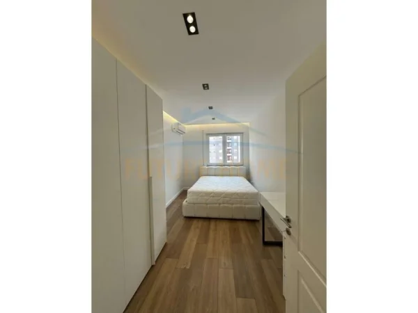 Tirane, jepet me qera apartament 3+1+Ballkon Kati 5, 120 m² 700 € 