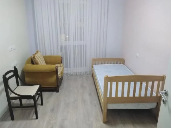 Tirane, jap me qera apartament 2+1+Ballkon Kati 2, 93 m² 600 € (21 Dhjetori, Kompleksi Magnet)