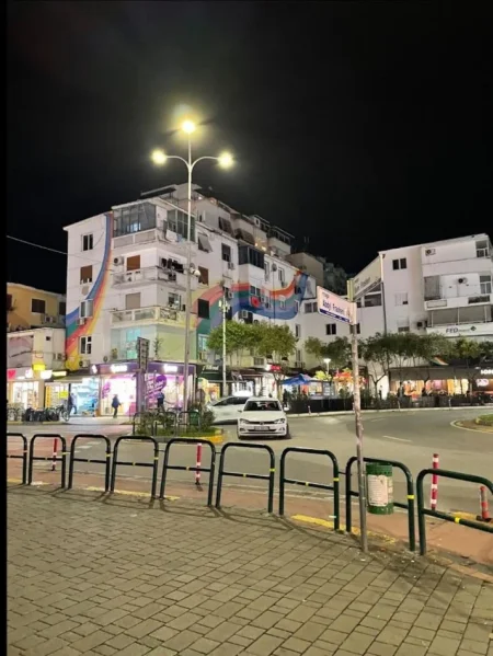 Tirane, jepet me qera ambjent biznesi Kati 0, 40 m² 700 € (SHESHI WILLSON)