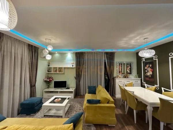 Tirane, jepet me qera apartament 2+1 Kati 4, 122 m² 600 € 