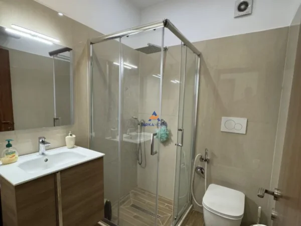 Tirane, jepet me qera 2+1+Ballkon , 110 m² 540 € (KOMPLEKSI ARLIS, UNAZA E RE)