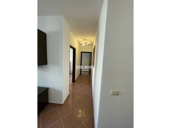 Tirane, shitet apartament 2+1+Ballkon Kati 6, 122 m² 199.000 € (Xhamlliku, Kompleksi Kolombo)