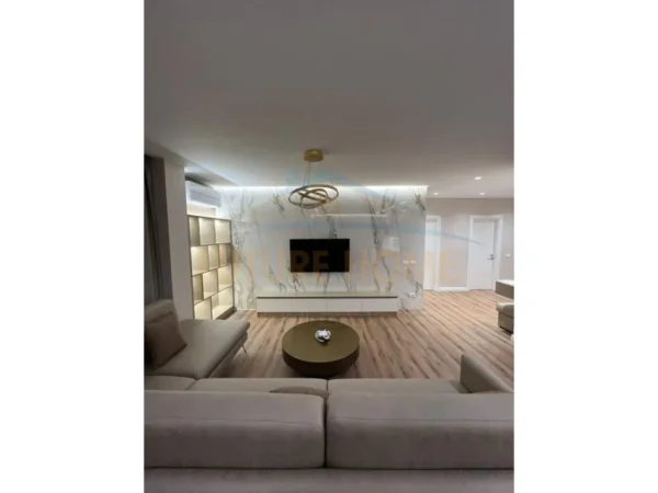 Tirane, jepet me qera apartament 3+1+Ballkon Kati 10, 125 m² 1.200 € 