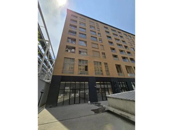 Tirane, jepet me qera ambjent biznesi Kati 0, 90 m² 800 € (Rruga Xhanfize Keko)