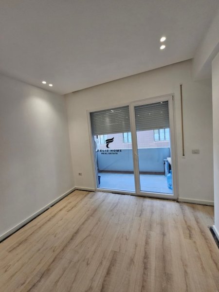 Tirane, jepet me qera zyre Kati 5, 80 m² 500 € (RRUGA E DIBRES)