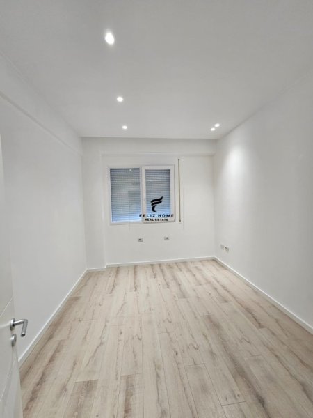 Tirane, jepet me qera zyre Kati 5, 80 m² 500 € (RRUGA E DIBRES)